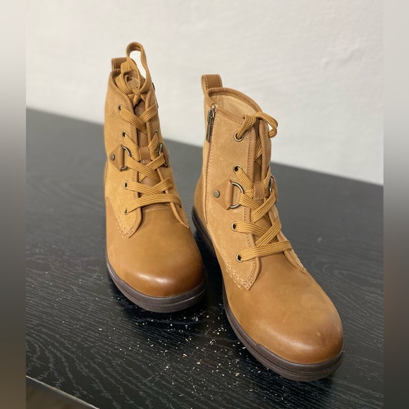 UGG Hapsburg duck boots - Picture 9 of 11